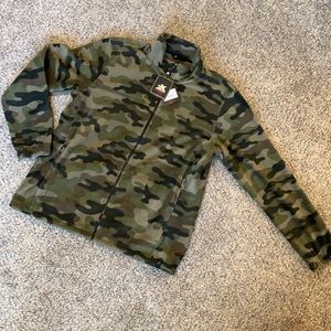 BNWT camo print fleece sz L